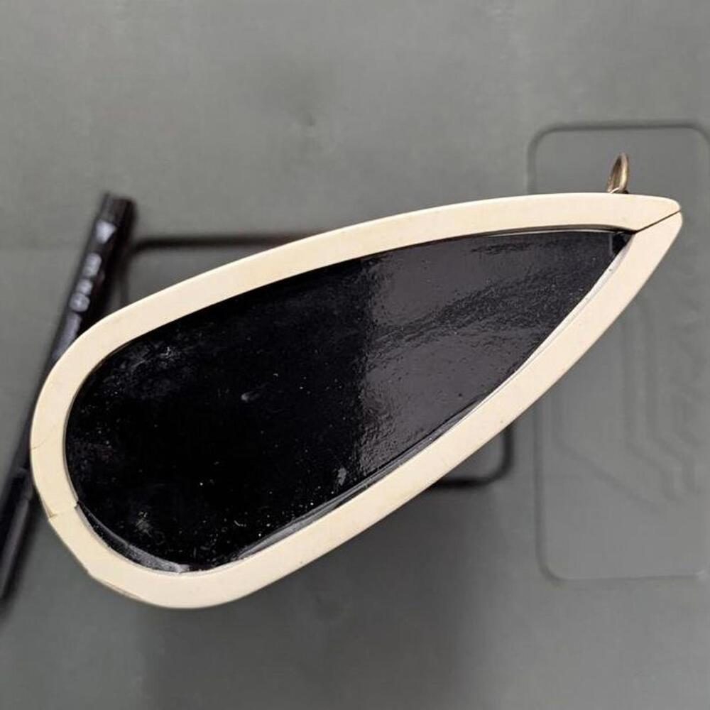 Clutch Purse ... fun clutch, hard shell . no strap "Qior" - Picture 5 of 6